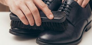 how to polish shoes with brush