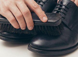 how to polish shoes with brush